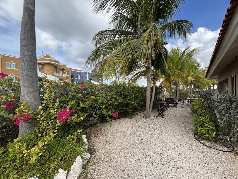 Charming 2-Bedroom Bungalow in Caribbean Beach Resort, Piscadera-32