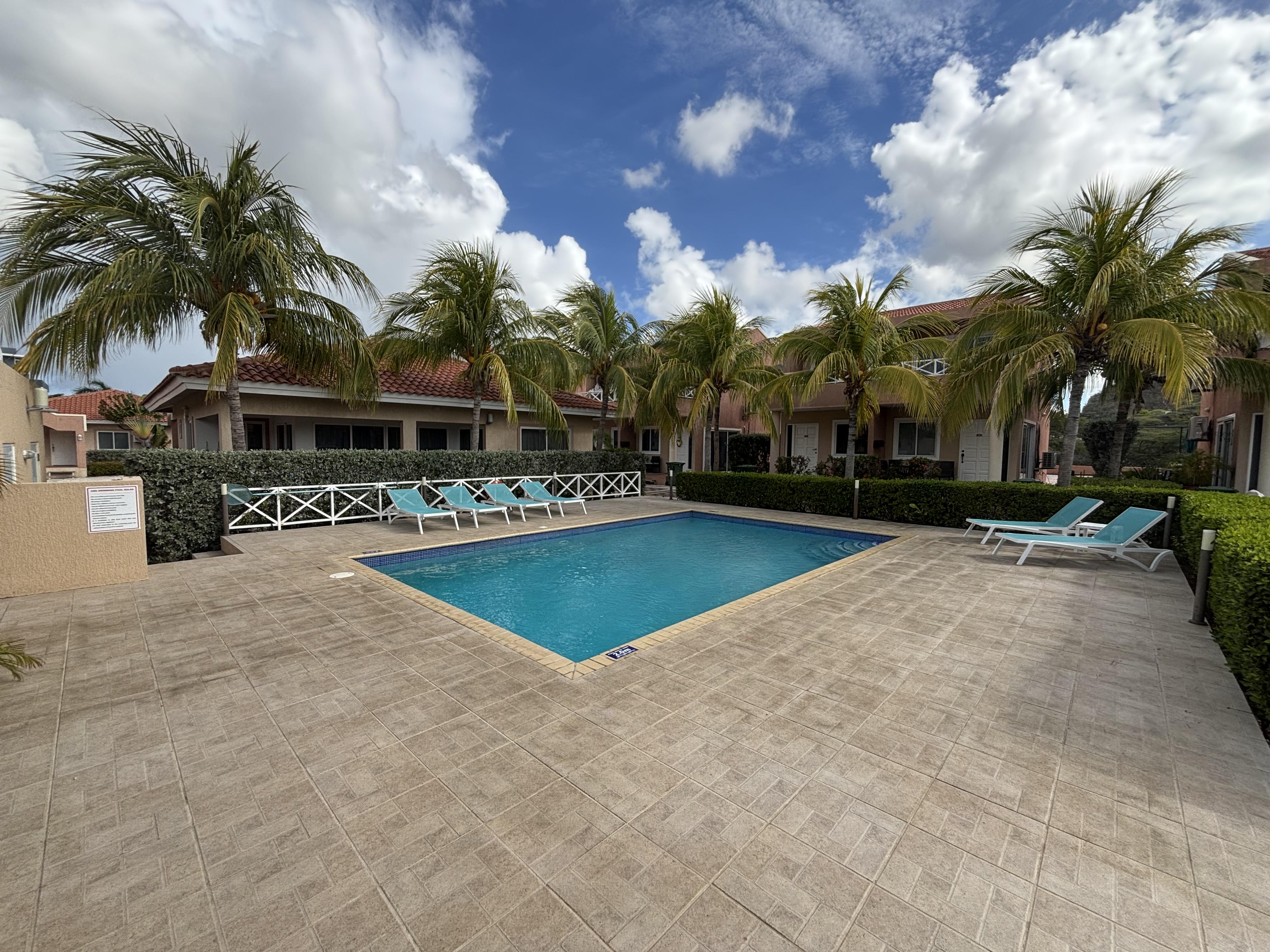 Charming 2-Bedroom Bungalow in Caribbean Beach Resort, Piscadera