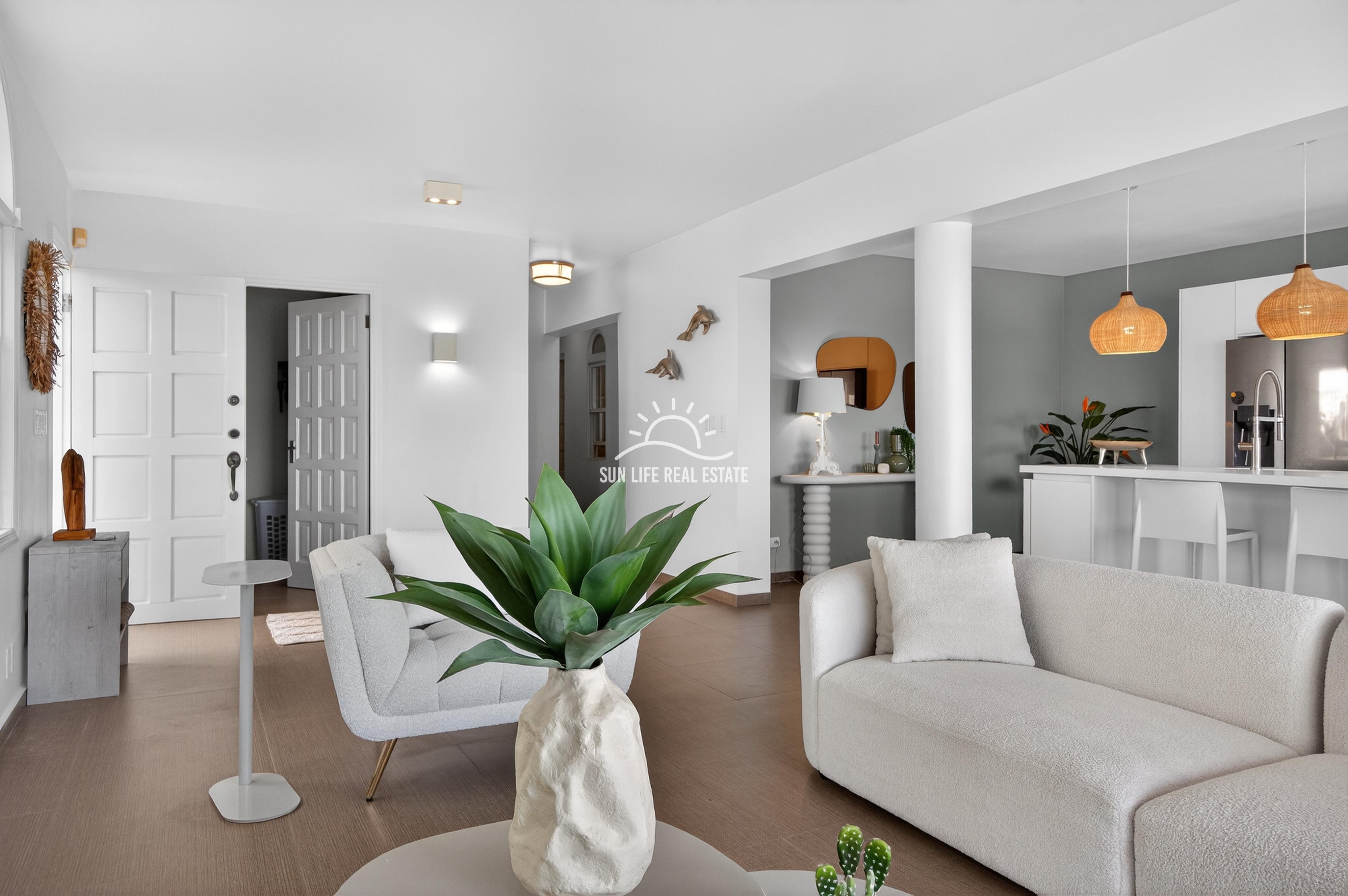 Elegant Furnished Apartment With Breathtaking Sea Views for Rent