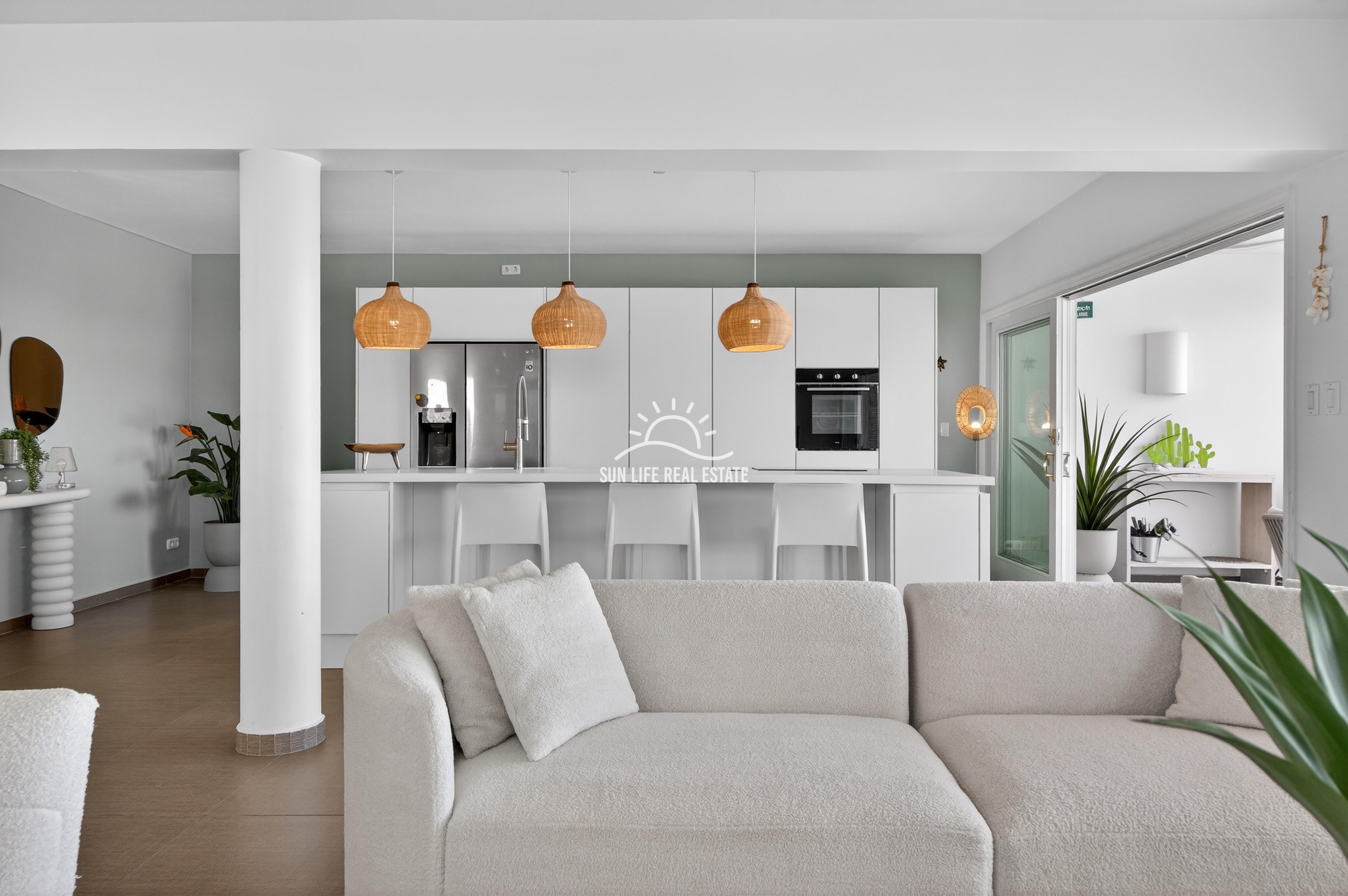 Elegant Furnished Apartment With Breathtaking Sea Views for Rent