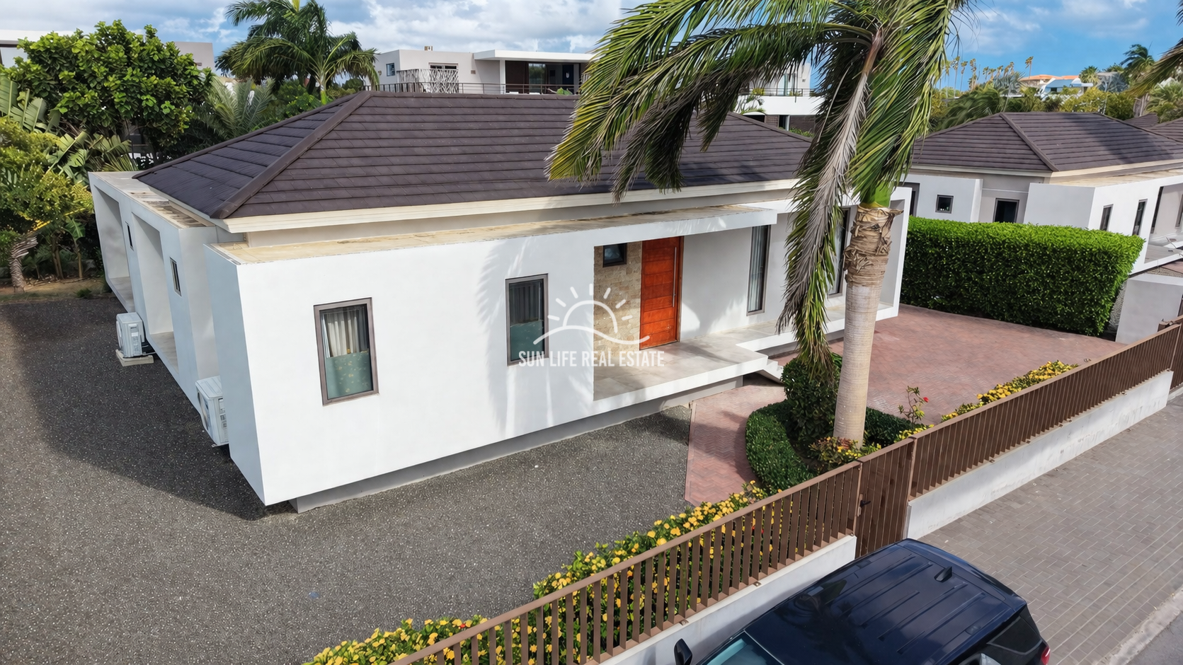 Luxury and modern villa for sale in Jan Sofat LXRY