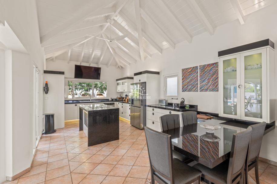 Elevated Renovated Villa with Panoramic Views For Sale in Jan Thiel-11