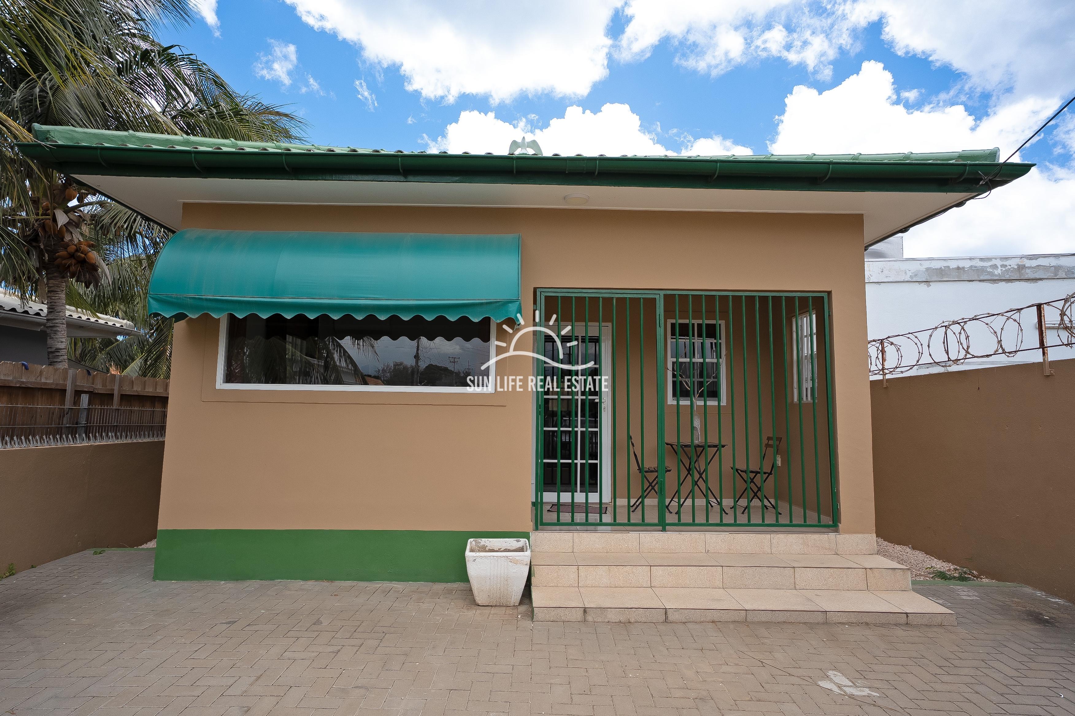 Cozy Bungalow for Long-Term Rent Near Mambo Beach