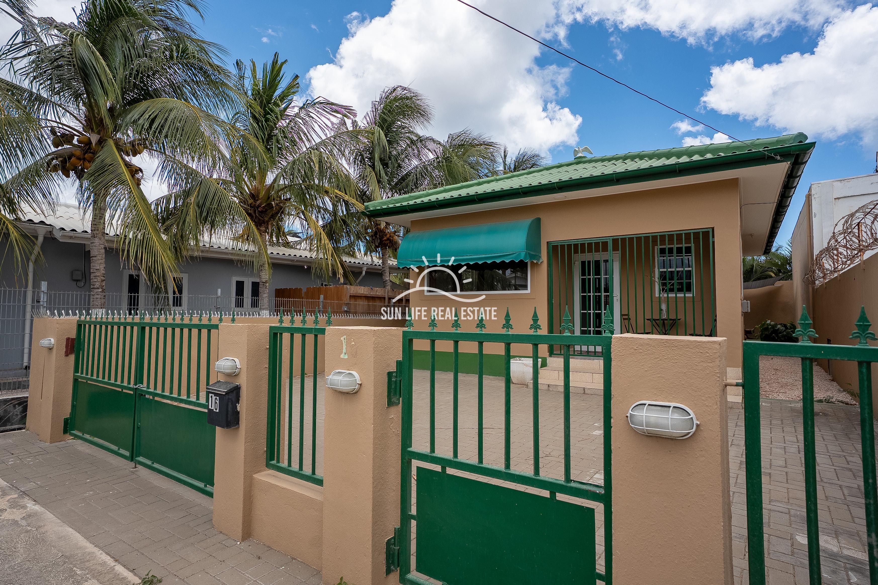 Cozy Bungalow for Long-Term Rent Near Mambo Beach