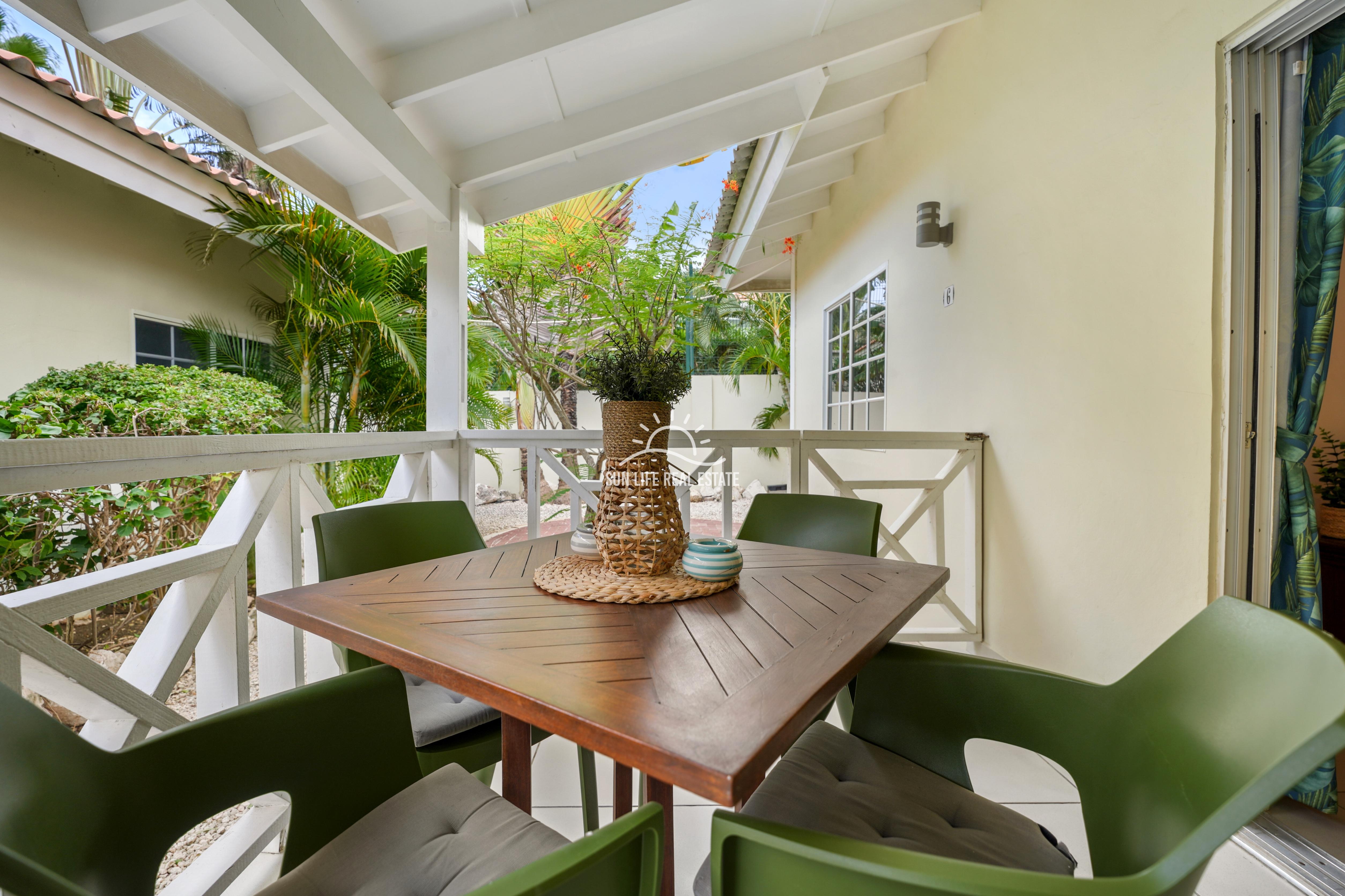 Blue Marlin Apartments, Close to mambo beach!