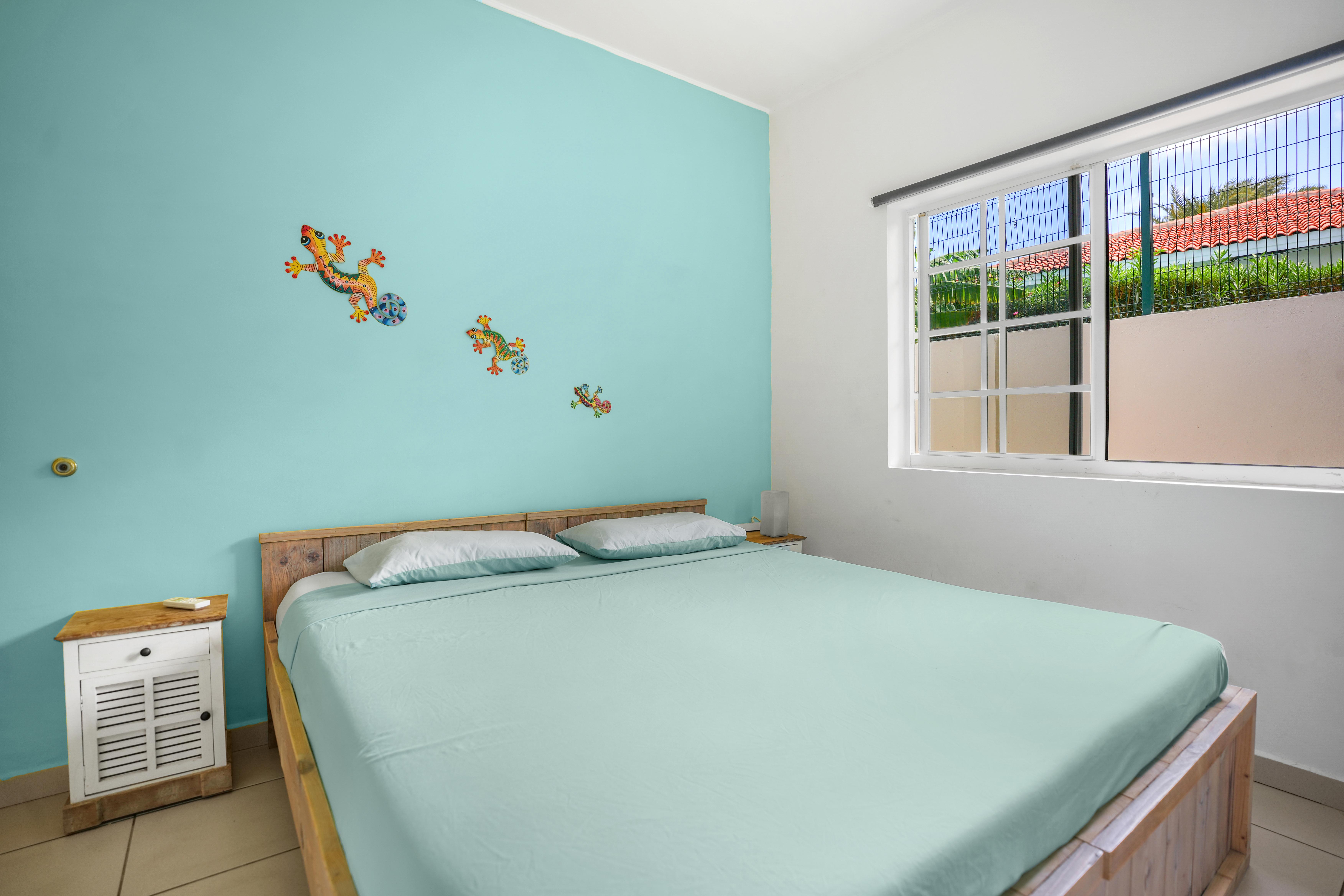 Blue Marlin Apartments, Close to mambo beach!