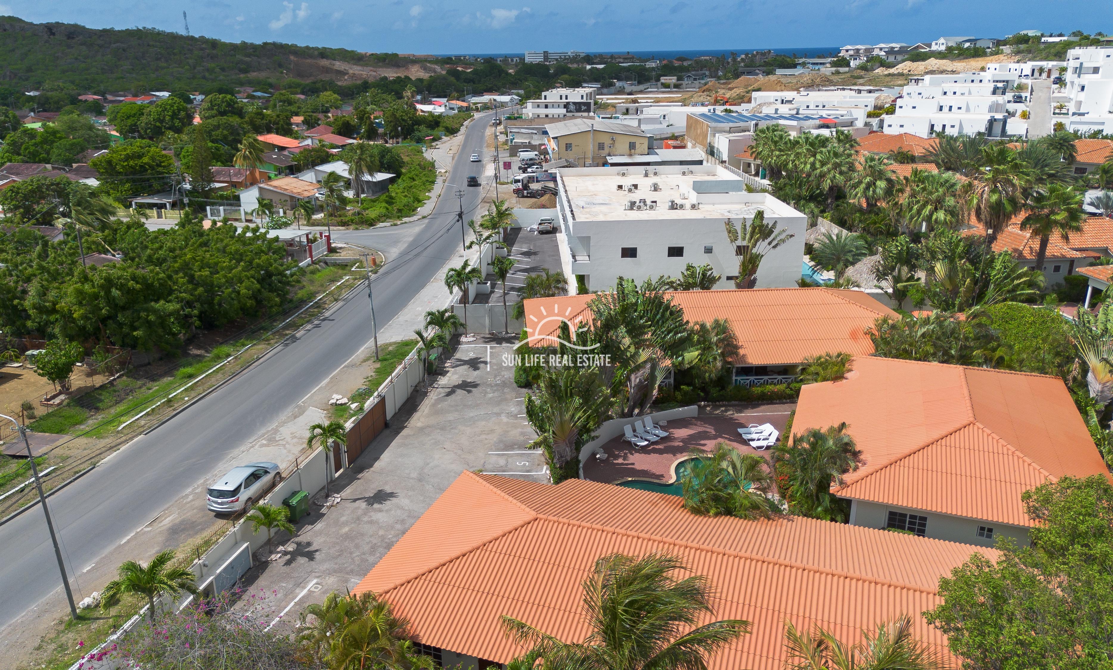 Blue Marlin Apartments, Close to mambo beach!