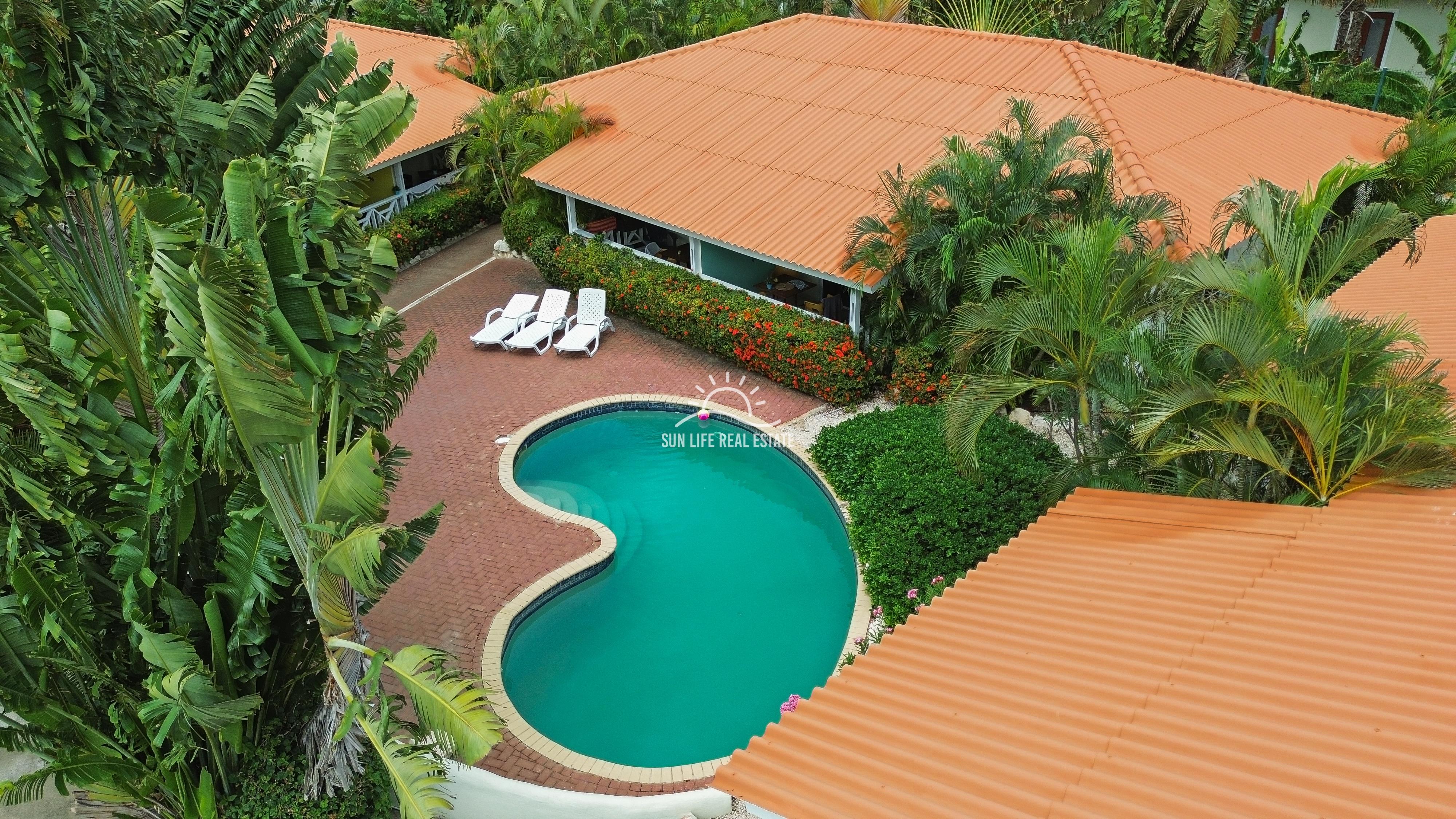 Blue Marlin Apartments, Close to mambo beach!