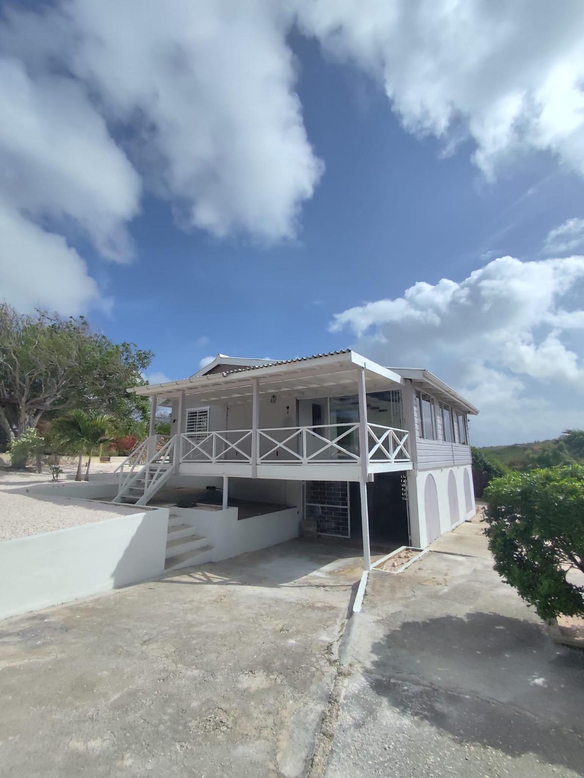 House with views over the Spanish Water and Tafelberg for sale in Brakkeput Ariba