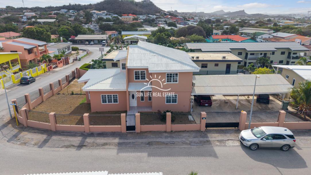 Traditionele woning met 4 slaapkamers en appartement te koop in Saliña Harbor View-48
