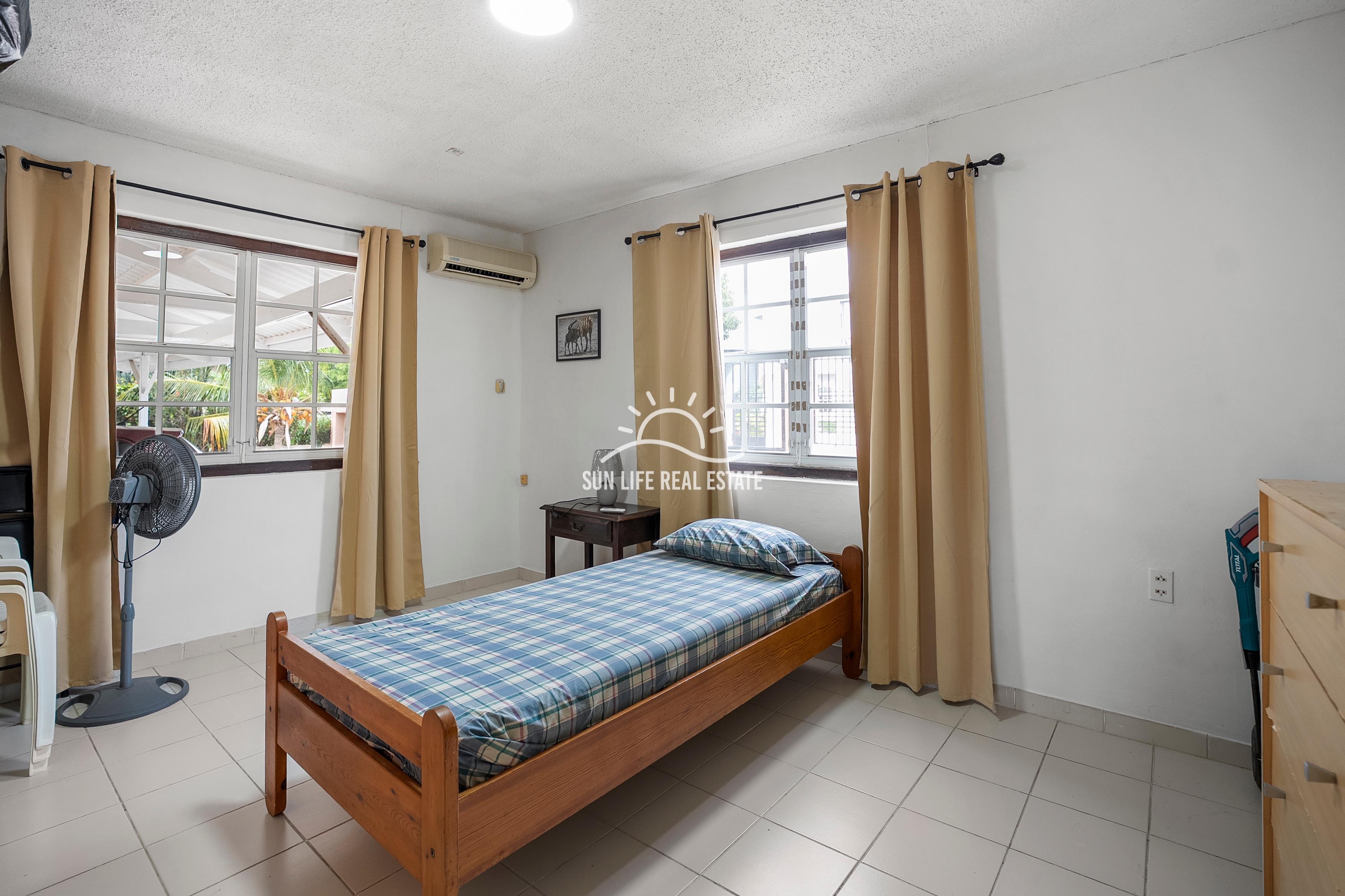 Traditionele woning met 4 slaapkamers en appartement te koop in Saliña Harbor View