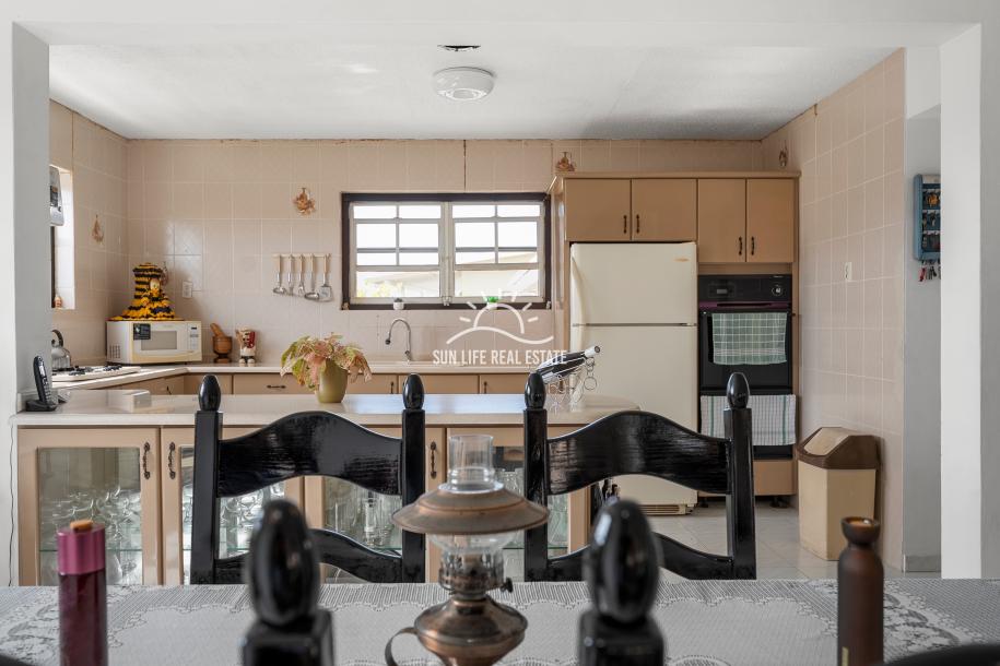 Traditionele woning met 4 slaapkamers en appartement te koop in Saliña Harbor View-18