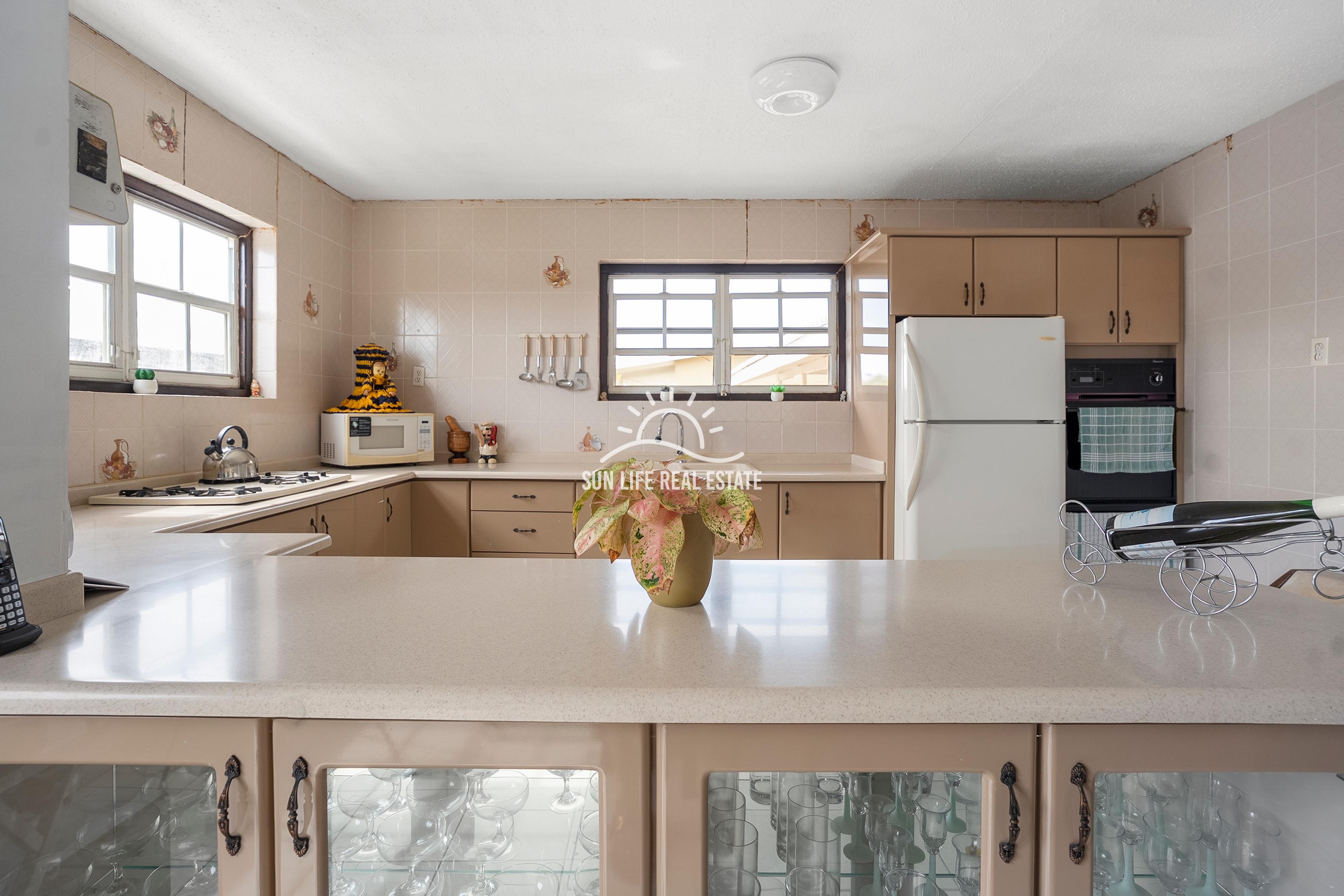 Traditionele woning met 4 slaapkamers en appartement te koop in Saliña Harbor View