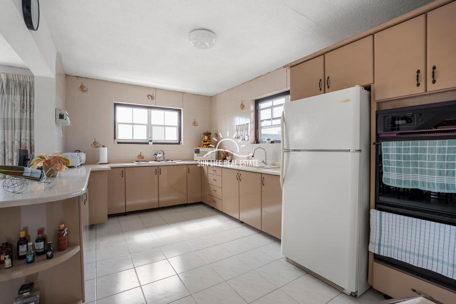 Traditionele woning met 4 slaapkamers en appartement te koop in Saliña Harbor View-21