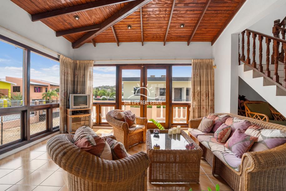 Traditionele woning met 4 slaapkamers en appartement te koop in Saliña Harbor View-9