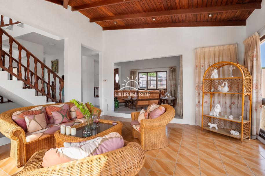 Traditionele woning met 4 slaapkamers en appartement te koop in Saliña Harbor View-11