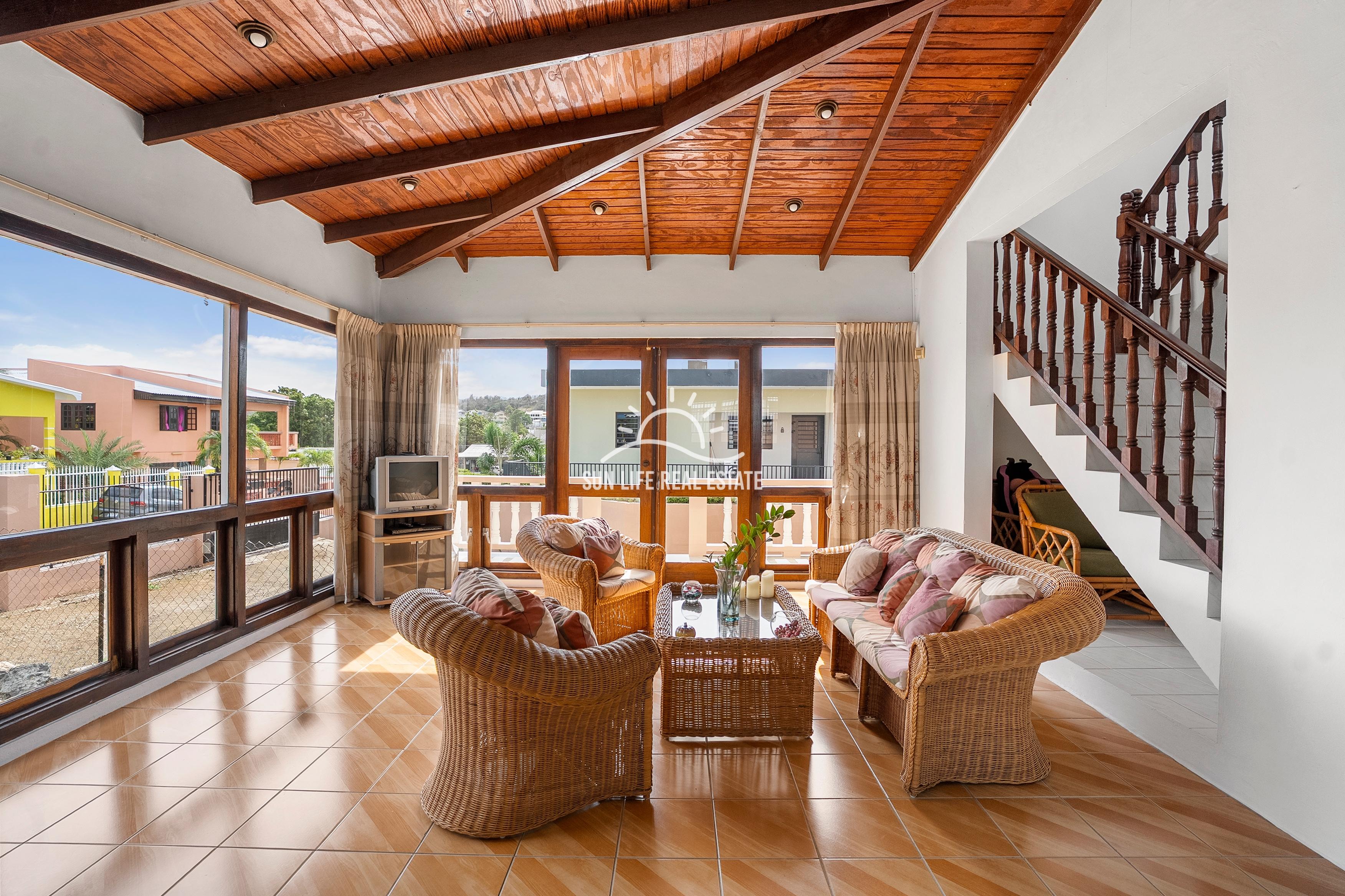 Traditionele woning met 4 slaapkamers en appartement te koop in Saliña Harbor View