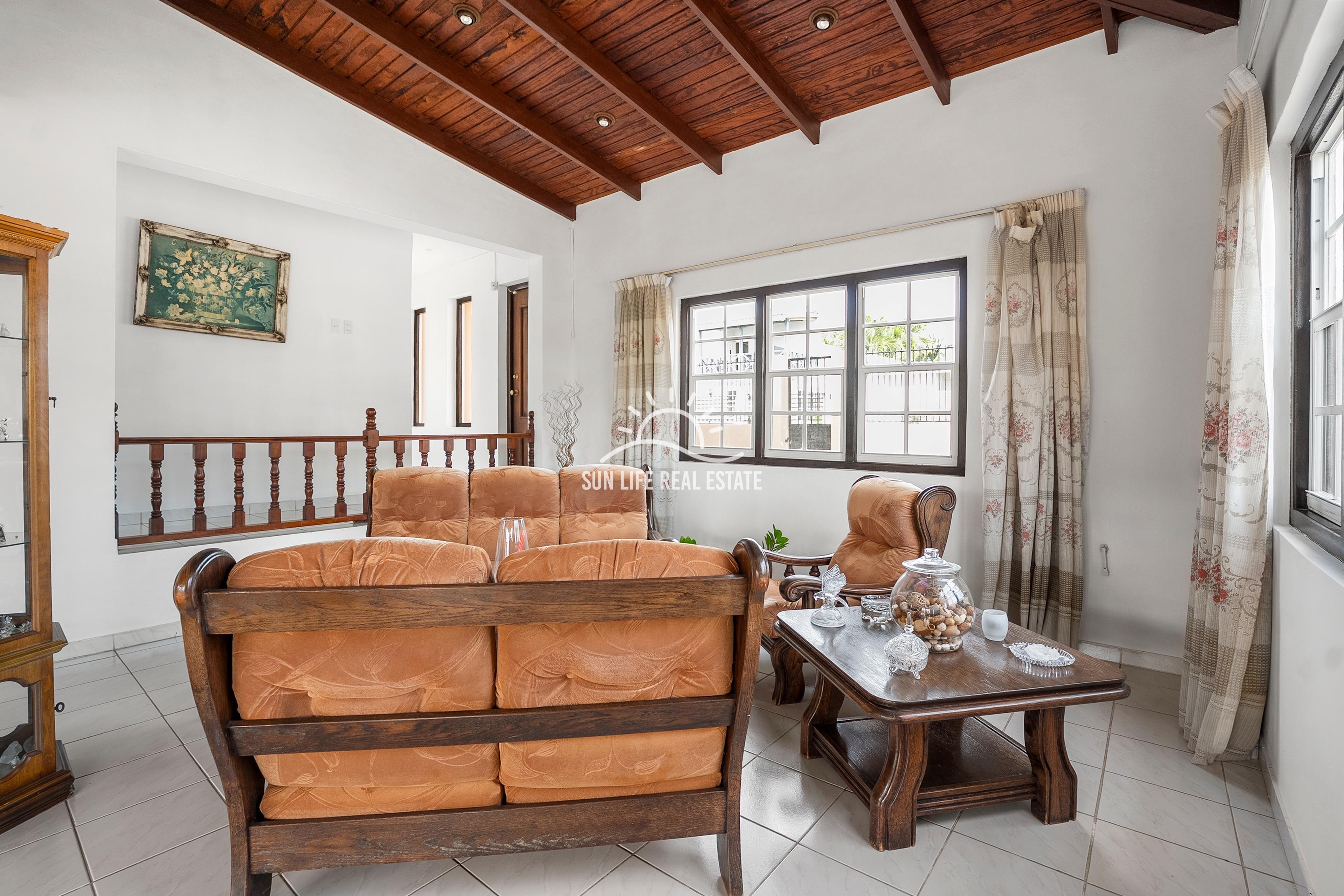 Traditionele woning met 4 slaapkamers en appartement te koop in Saliña Harbor View