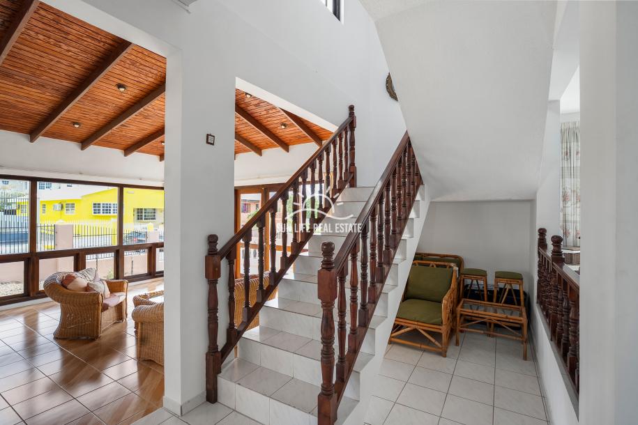 Traditionele woning met 4 slaapkamers en appartement te koop in Saliña Harbor View-4