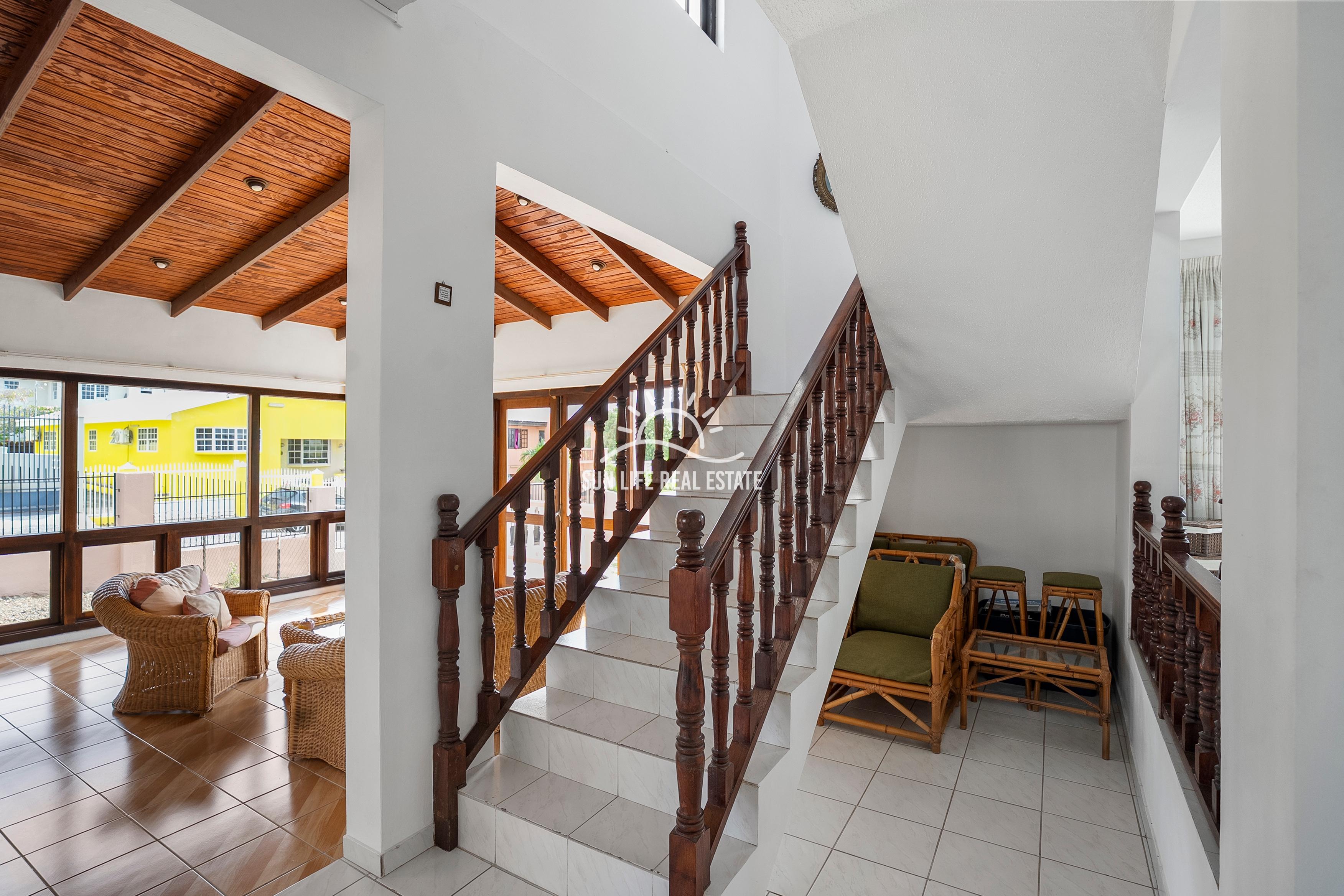 Traditionele woning met 4 slaapkamers en appartement te koop in Saliña Harbor View