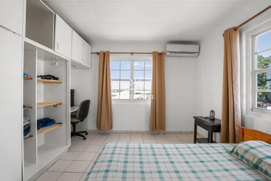 Traditionele woning met 4 slaapkamers en appartement te koop in Saliña Harbor View-28