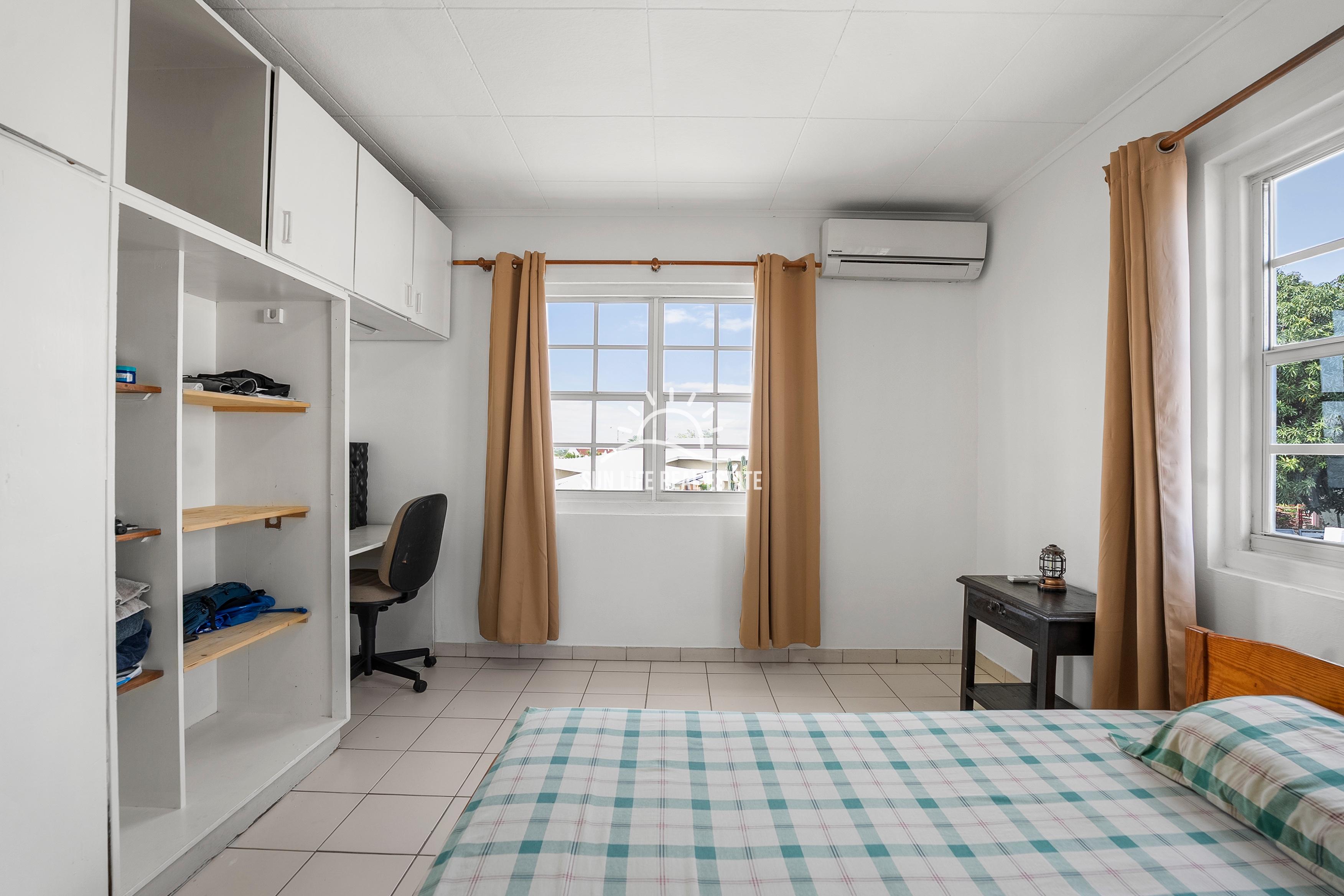 Traditionele woning met 4 slaapkamers en appartement te koop in Saliña Harbor View