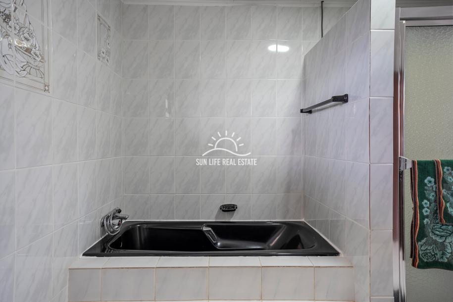 Traditionele woning met 4 slaapkamers en appartement te koop in Saliña Harbor View-32