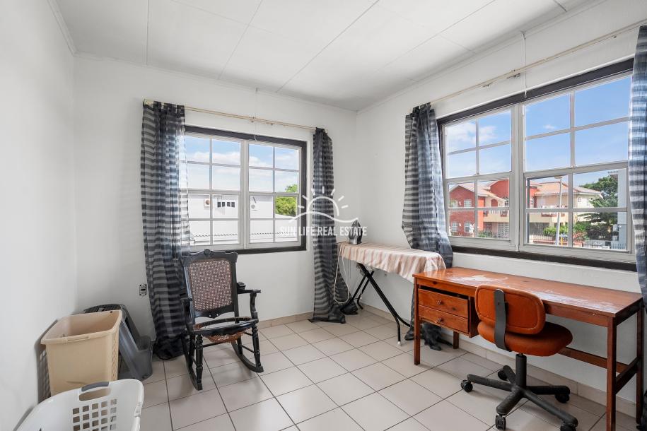 Traditionele woning met 4 slaapkamers en appartement te koop in Saliña Harbor View-29
