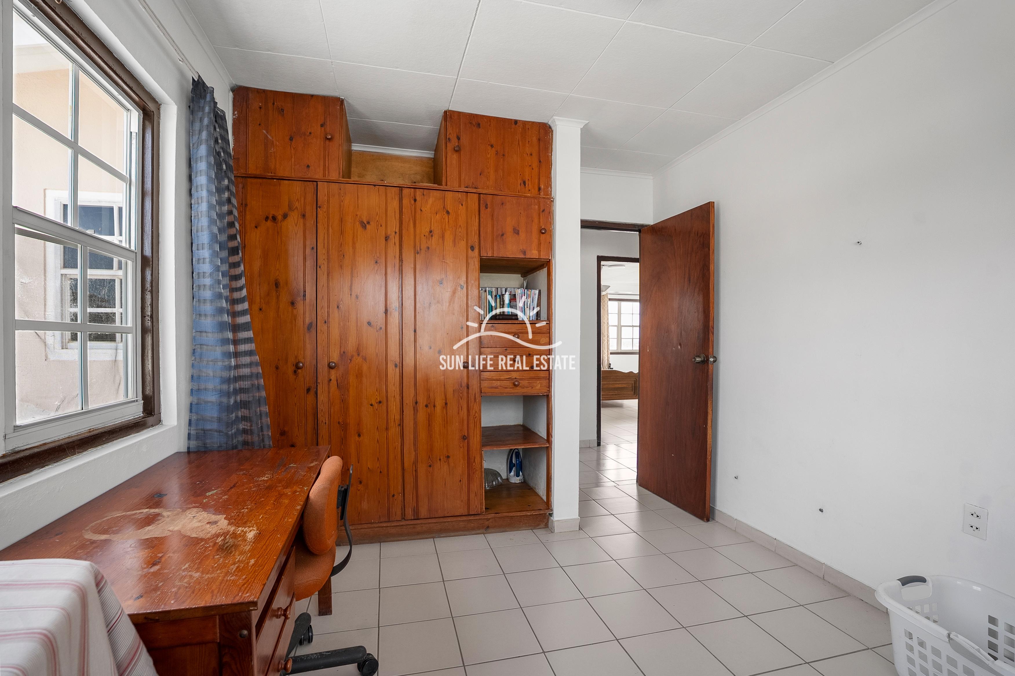 Traditionele woning met 4 slaapkamers en appartement te koop in Saliña Harbor View