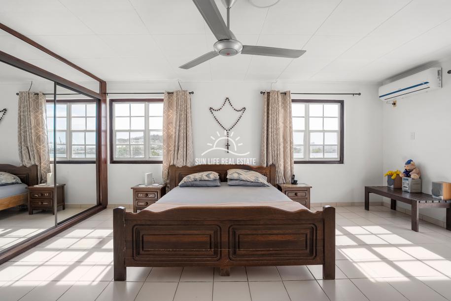 Traditionele woning met 4 slaapkamers en appartement te koop in Saliña Harbor View-35