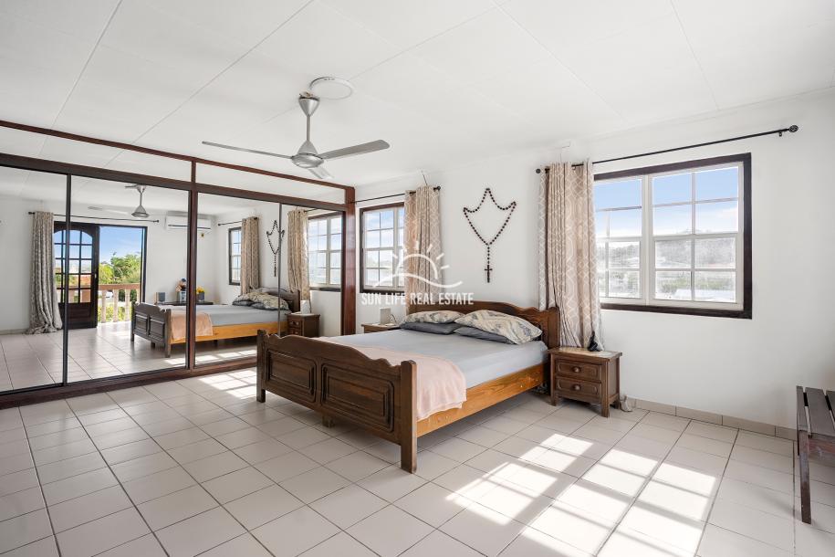 Traditionele woning met 4 slaapkamers en appartement te koop in Saliña Harbor View-36