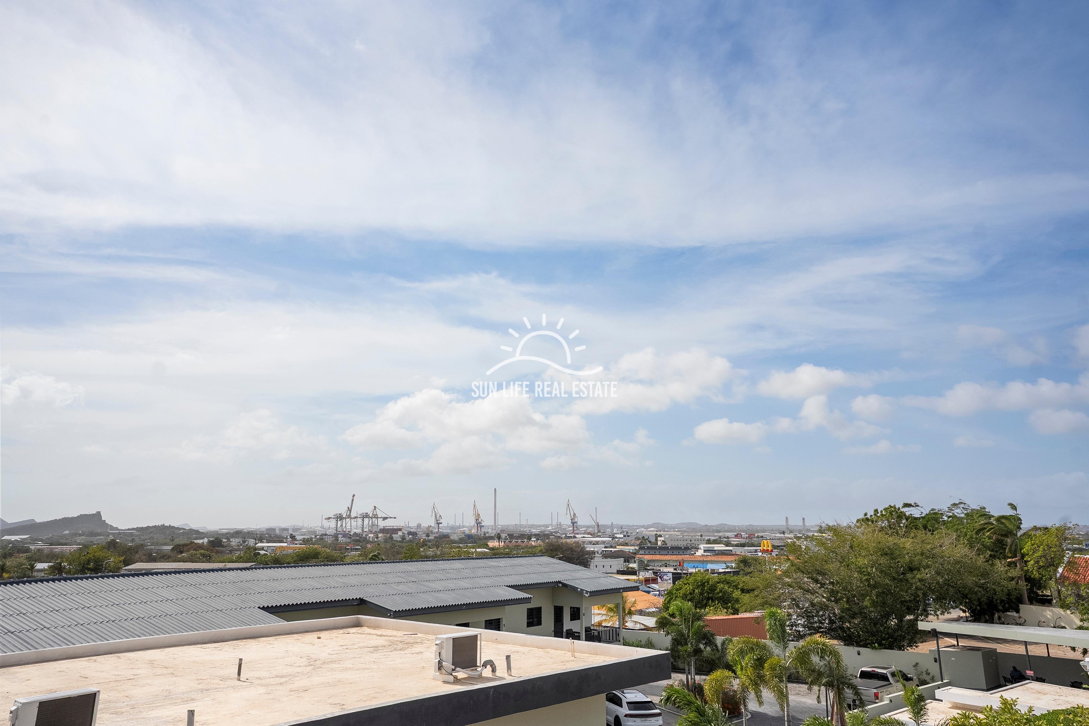 Traditionele woning met 4 slaapkamers en appartement te koop in Saliña Harbor View