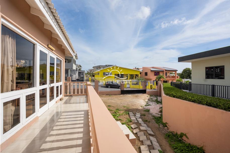 Traditionele woning met 4 slaapkamers en appartement te koop in Saliña Harbor View-12