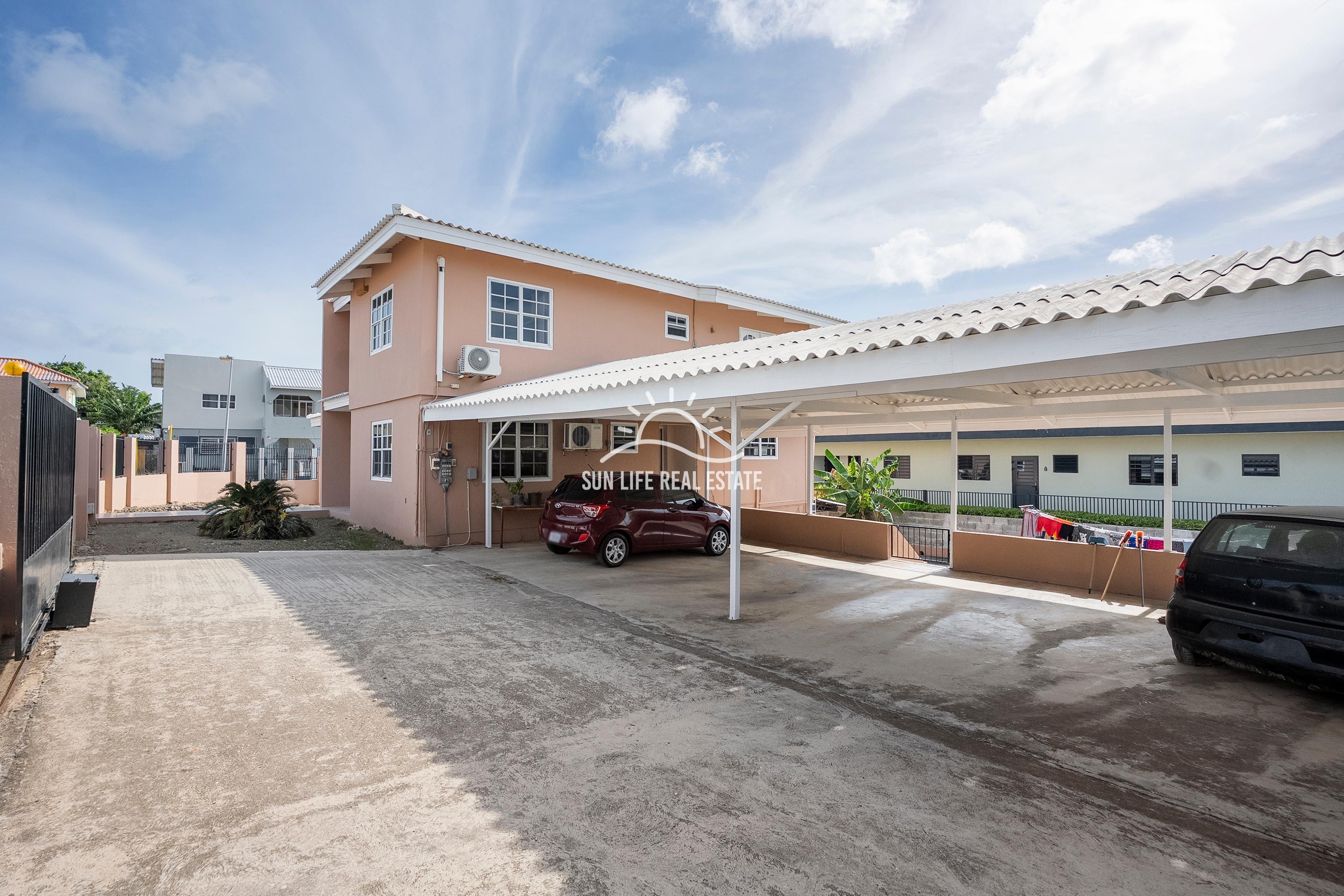 Traditionele woning met 4 slaapkamers en appartement te koop in Saliña Harbor View