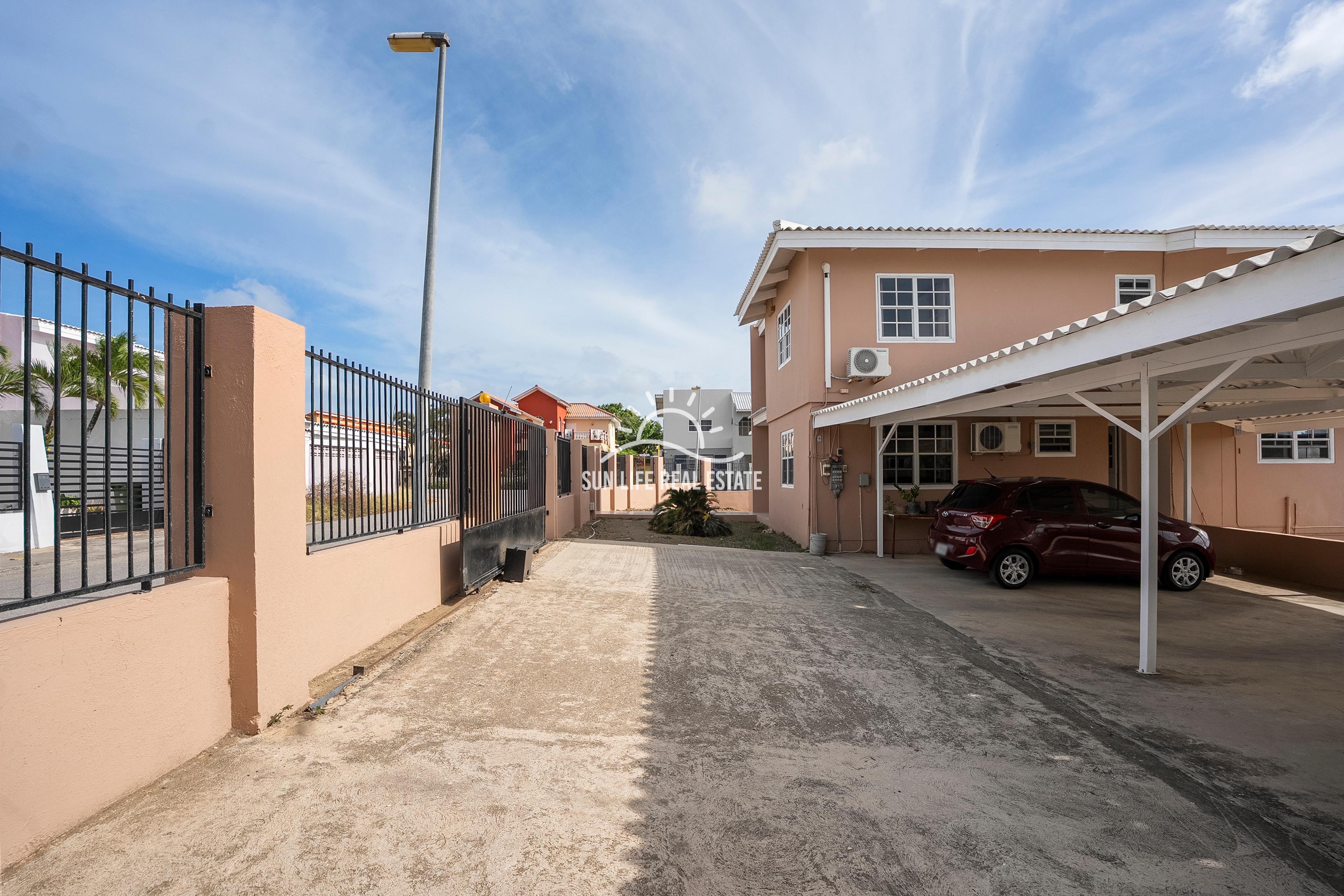 Traditionele woning met 4 slaapkamers en appartement te koop in Saliña Harbor View