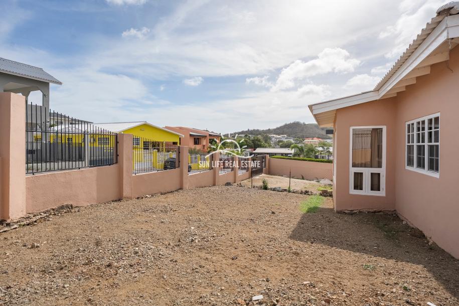 Traditionele woning met 4 slaapkamers en appartement te koop in Saliña Harbor View-43