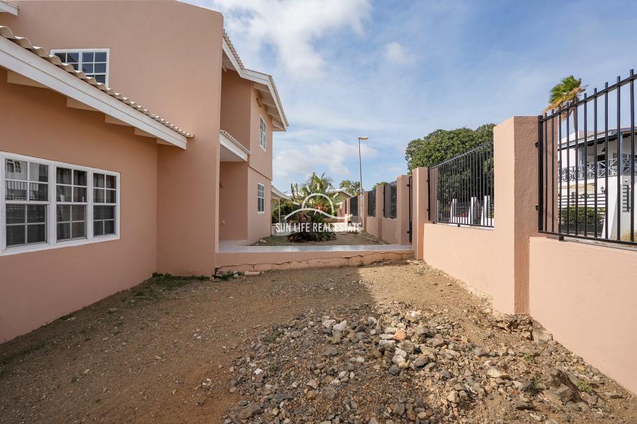 Traditionele woning met 4 slaapkamers en appartement te koop in Saliña Harbor View-41