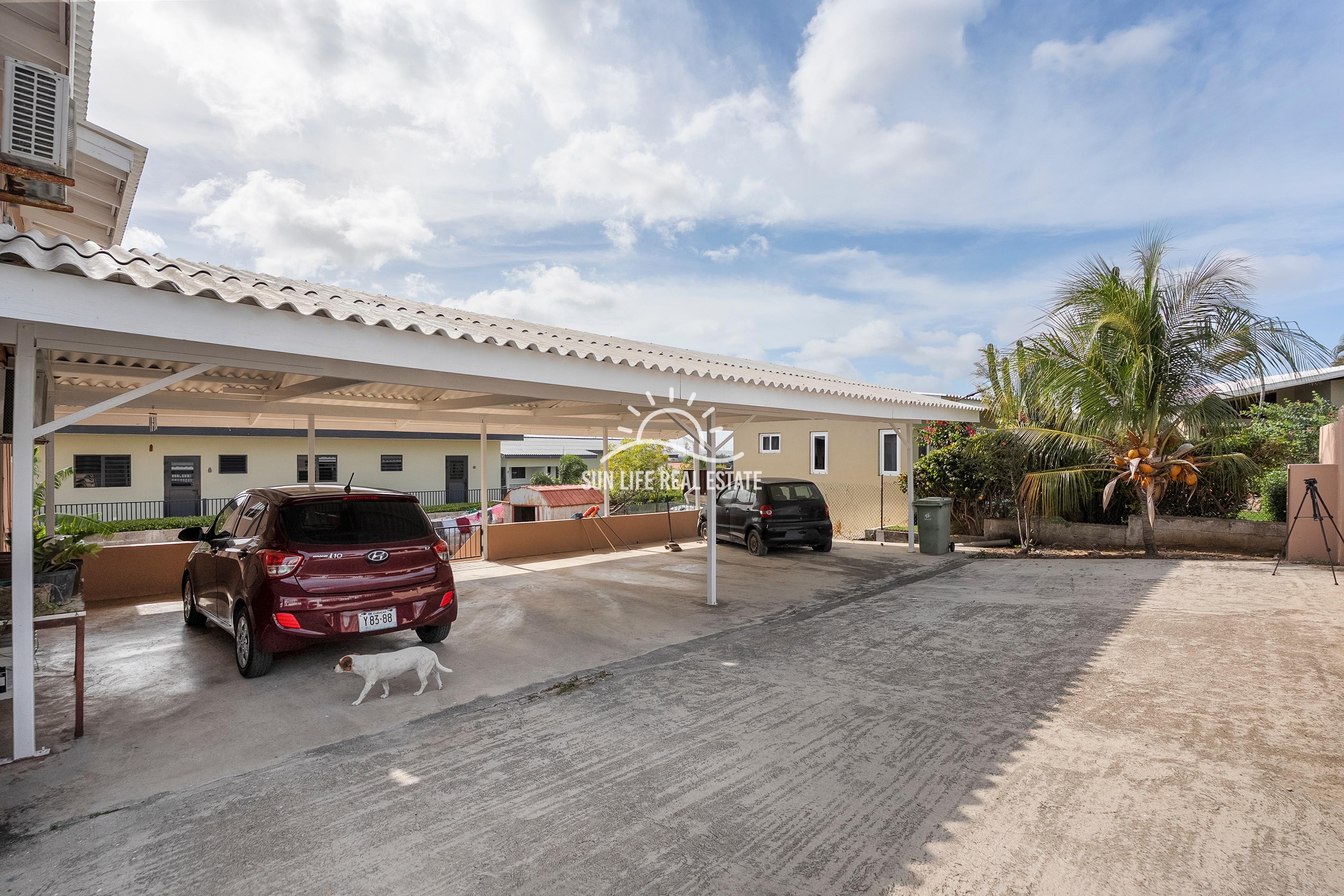 Traditionele woning met 4 slaapkamers en appartement te koop in Saliña Harbor View