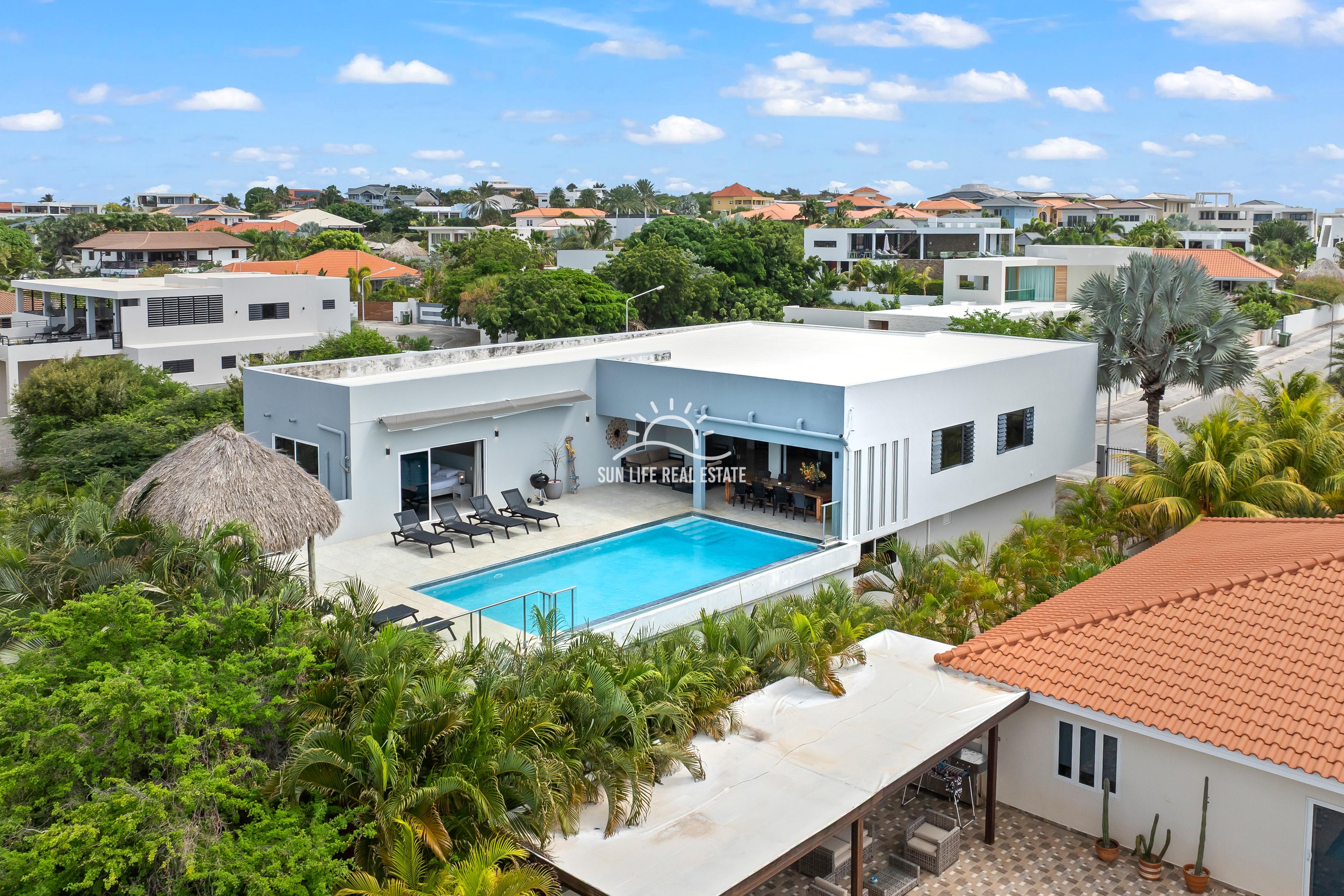 Spacious Modern 4-Bedroom Luxury Villa for Sale in Vista Royal