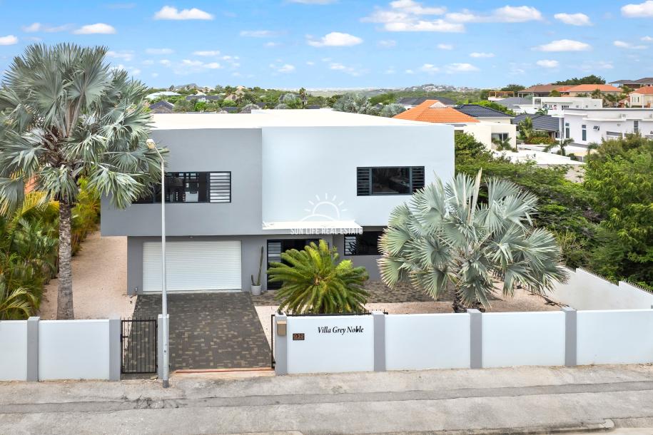 Spacious Modern 4-Bedroom Luxury Villa for Sale in Vista Royal-70