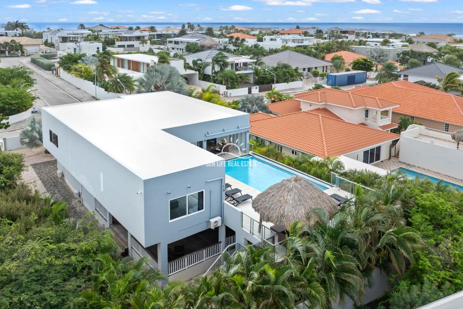 Spacious Modern 4-Bedroom Luxury Villa for Sale in Vista Royal-68