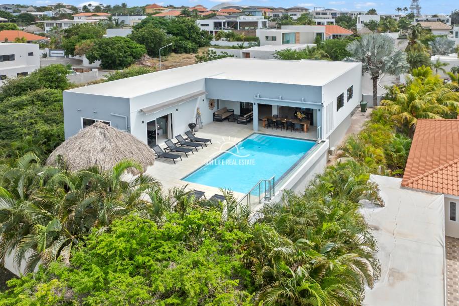 Spacious Modern 4-Bedroom Luxury Villa for Sale in Vista Royal-67
