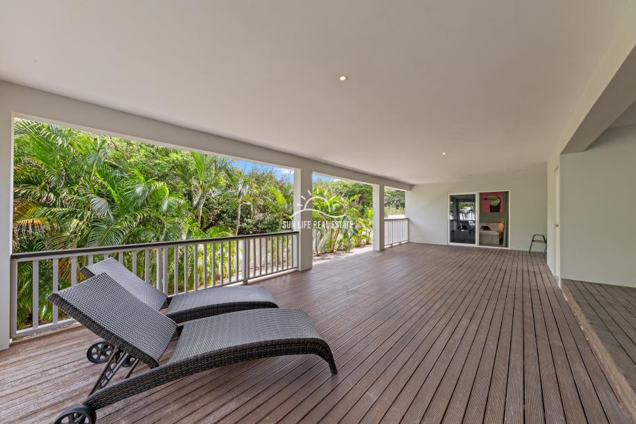 Spacious Modern 4-Bedroom Luxury Villa for Sale in Vista Royal-12