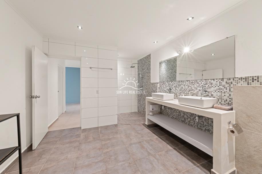 Spacious Modern 4-Bedroom Luxury Villa for Sale in Vista Royal-19