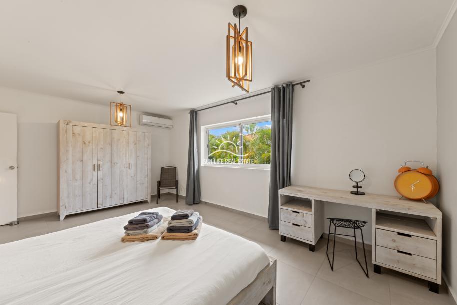 Spacious Modern 4-Bedroom Luxury Villa for Sale in Vista Royal-16