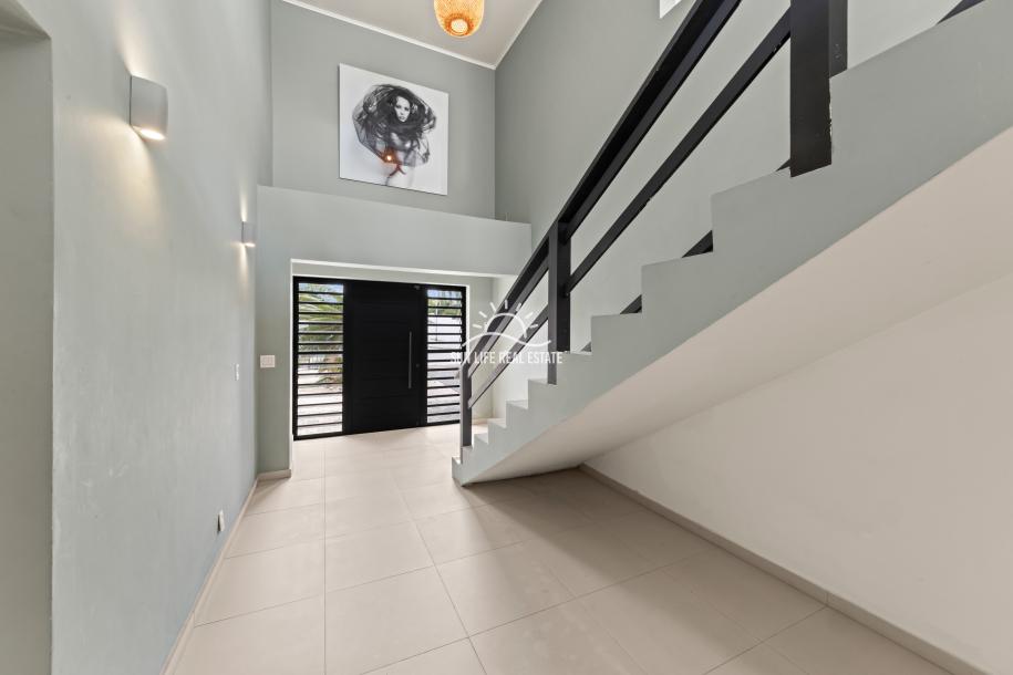 Spacious Modern 4-Bedroom Luxury Villa for Sale in Vista Royal-4