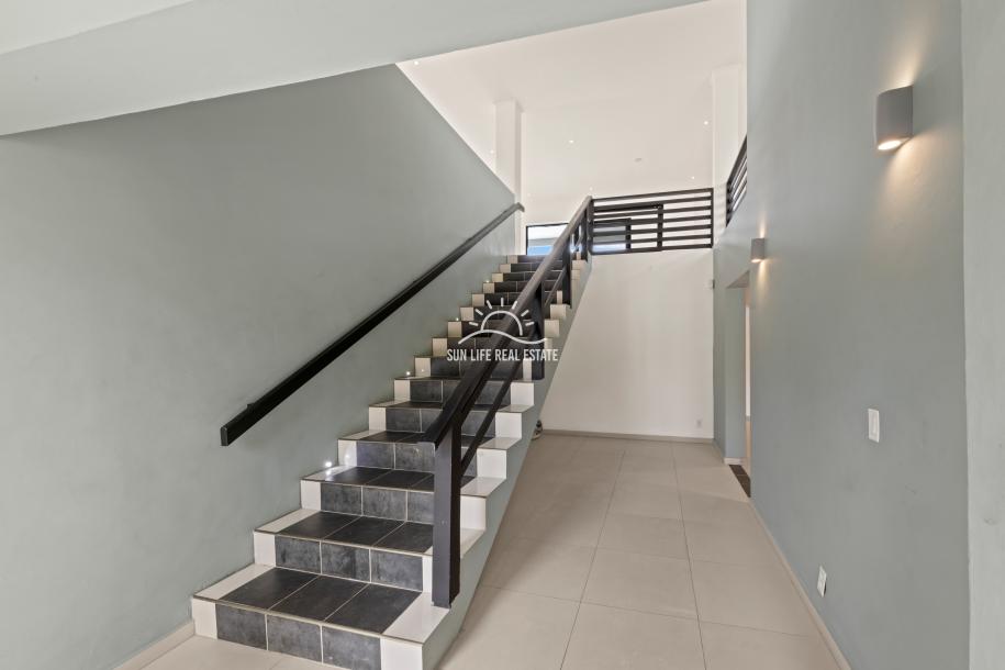 Spacious Modern 4-Bedroom Luxury Villa for Sale in Vista Royal-22