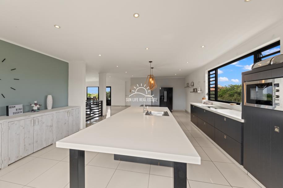 Spacious Modern 4-Bedroom Luxury Villa for Sale in Vista Royal-35