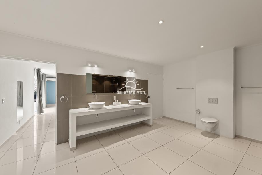 Spacious Modern 4-Bedroom Luxury Villa for Sale in Vista Royal-47