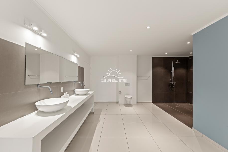 Spacious Modern 4-Bedroom Luxury Villa for Sale in Vista Royal-45